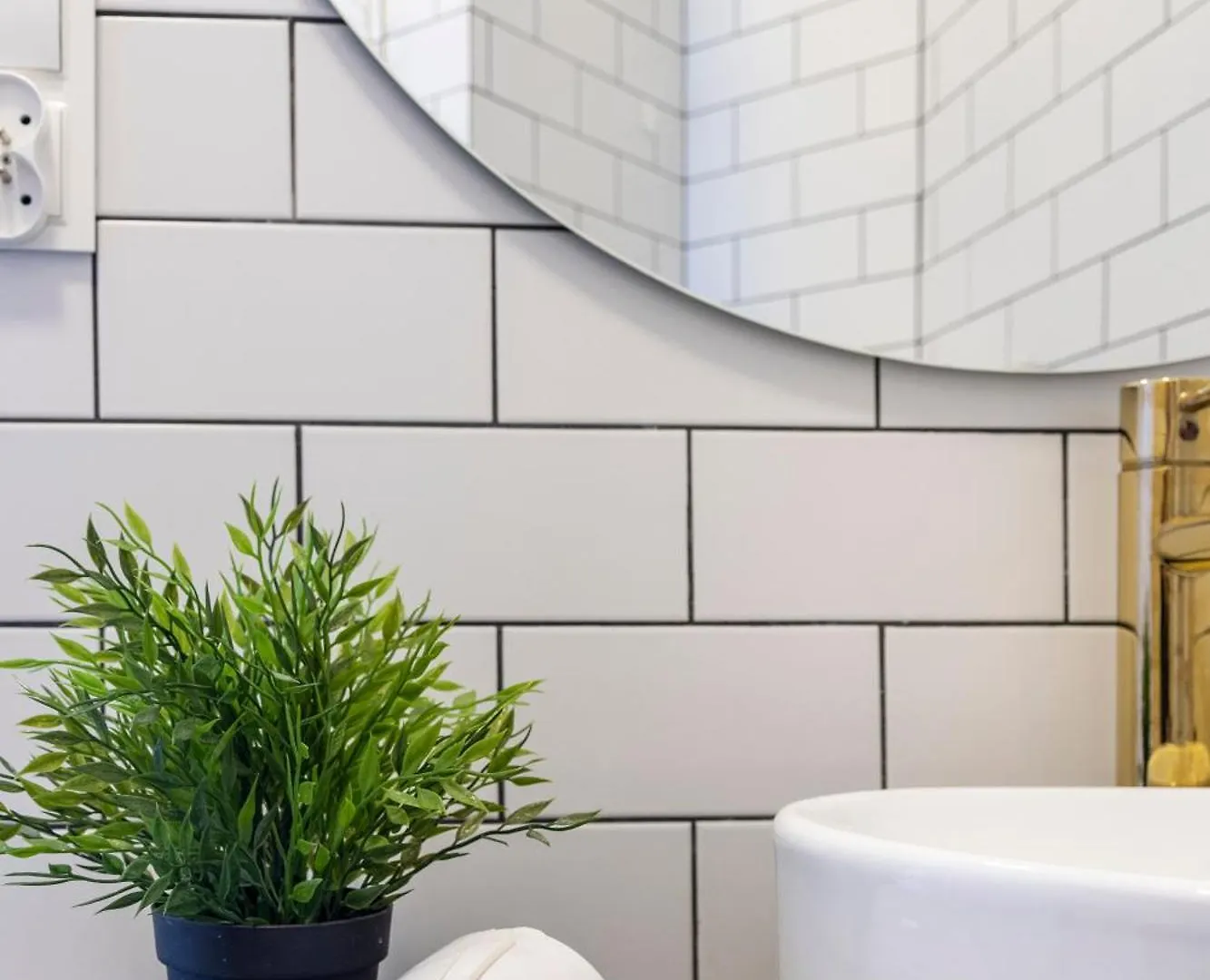 Krakow Apartments - Balcony, Workspace, Tram Stop - By Rentujemy Polska
