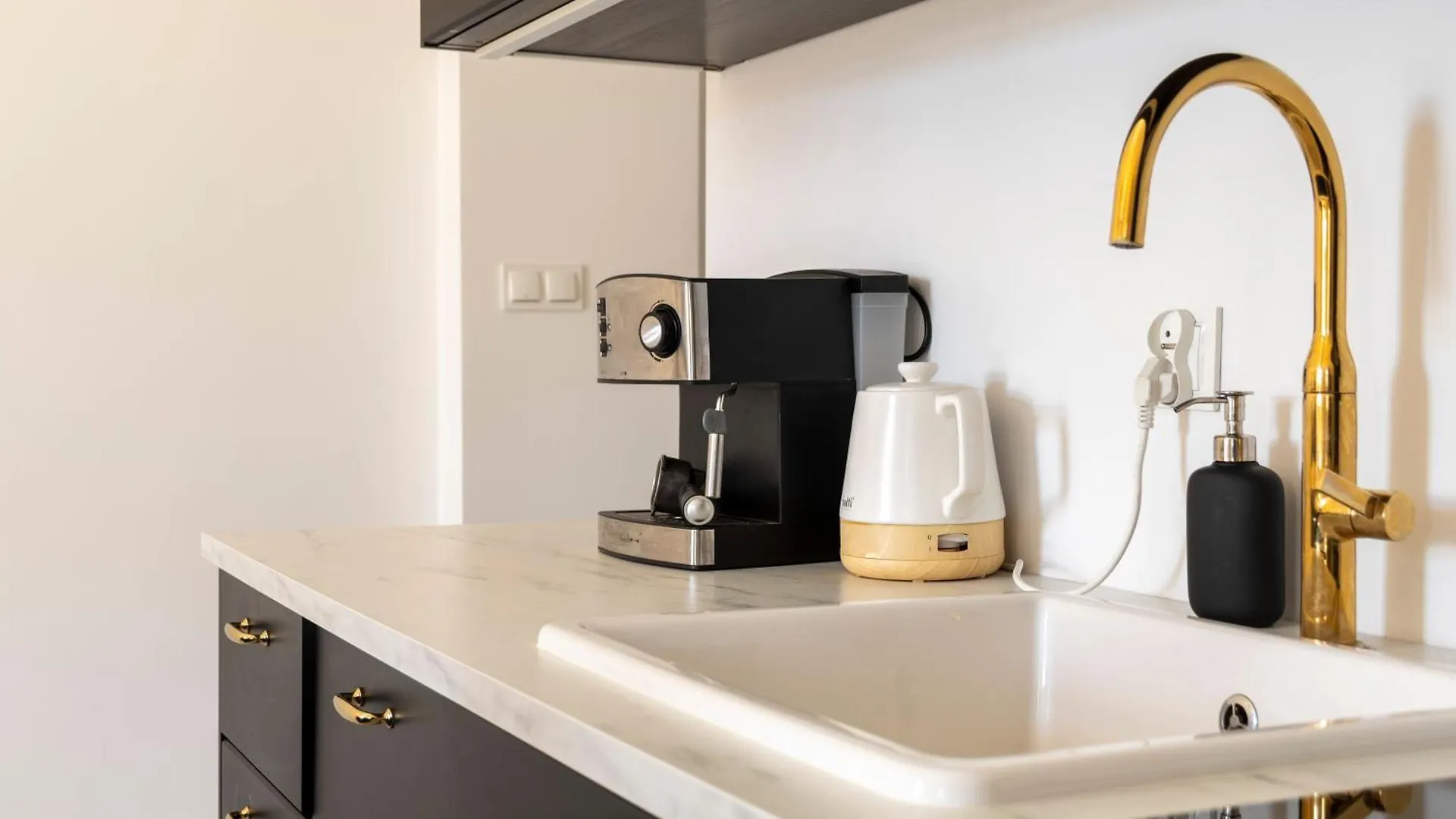 Krakow Apartments - Balcony, Workspace, Tram Stop - By Rentujemy