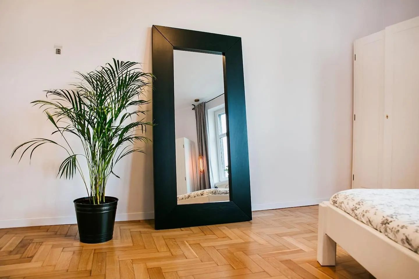 Krakow Apartments - Balcony, Workspace, Tram Stop - By Rentujemy 0*,  Poland