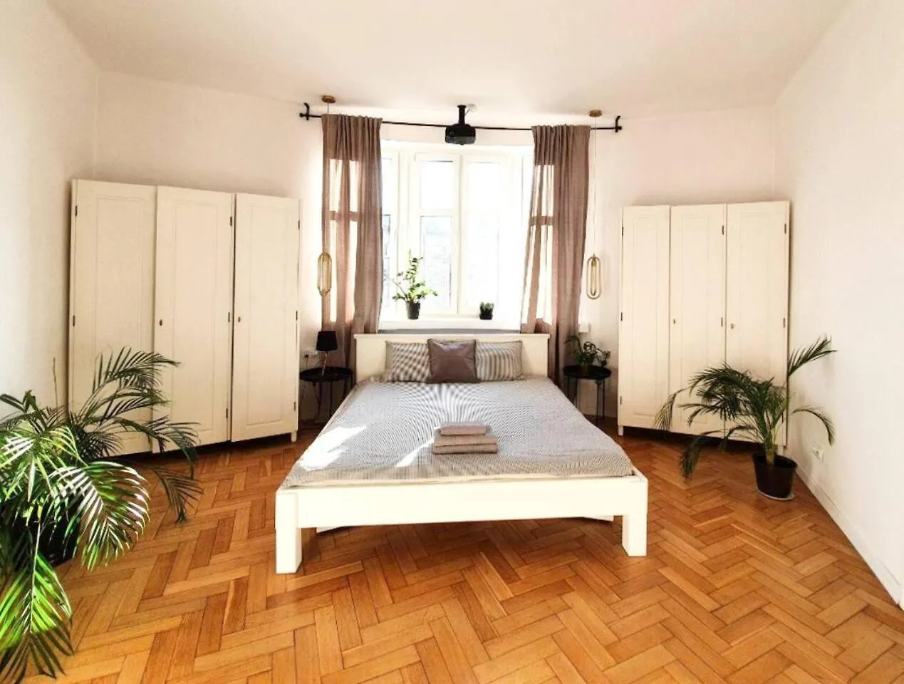 Krakow Apartments - Balcony, Workspace, Tram Stop - By Rentujemy Poland