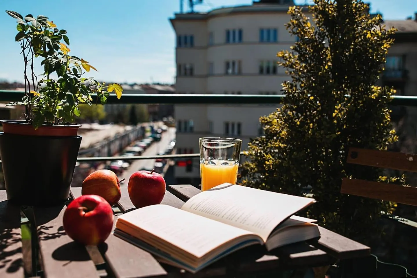 Krakow Apartments - Balcony, Workspace, Tram Stop - By Rentujemy