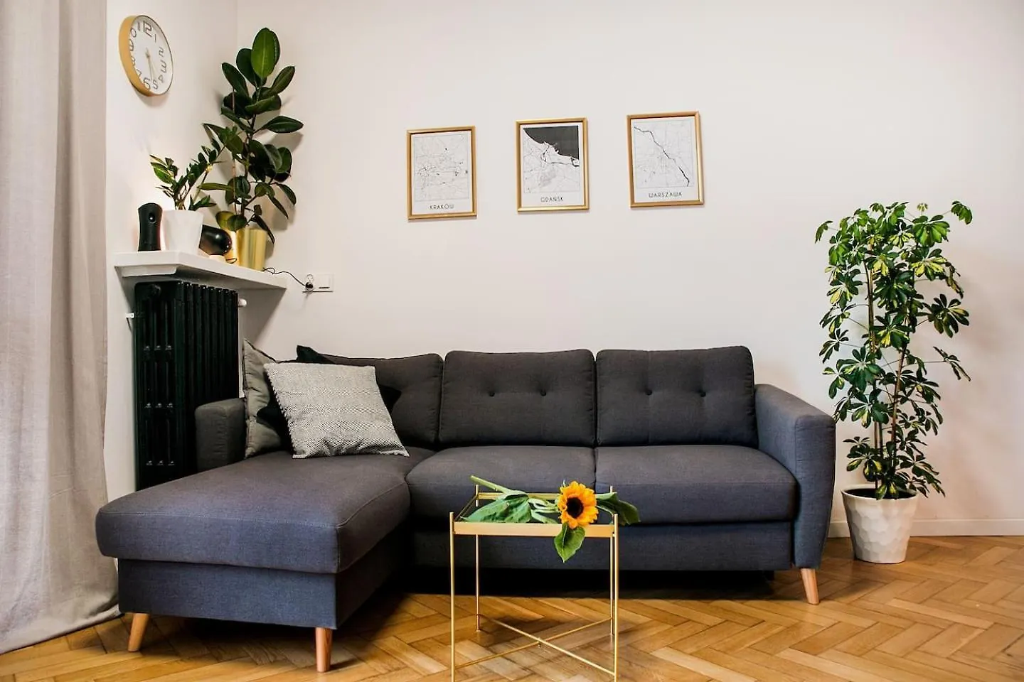 Krakow Apartments - Balcony, Workspace, Tram Stop - By Rentujemy