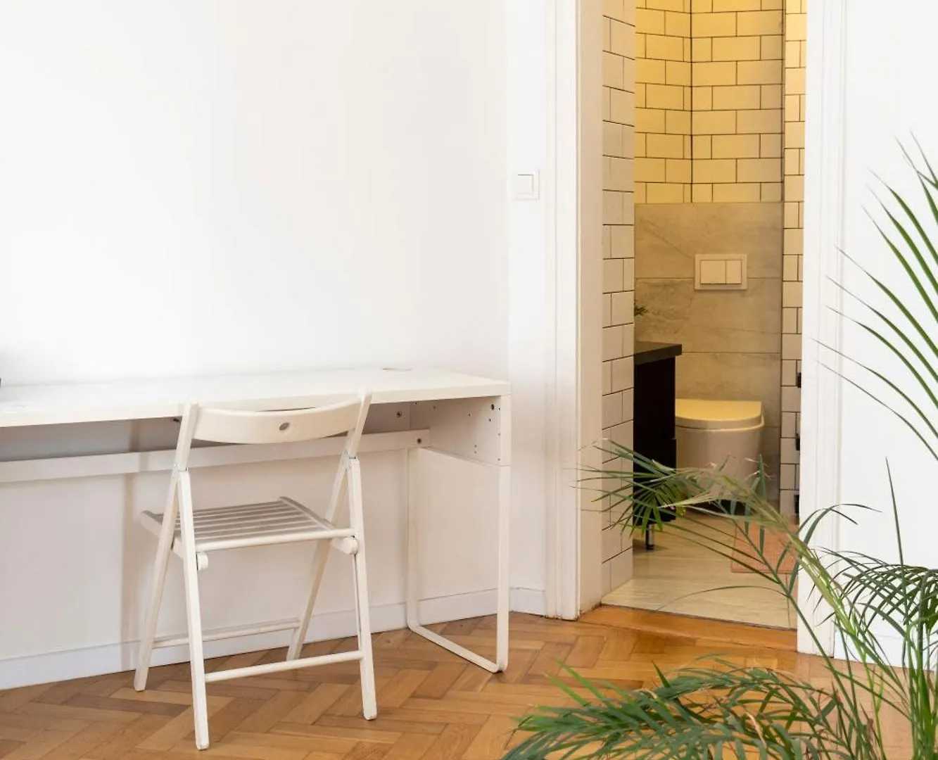 Krakow Apartments - Balcony, Workspace, Tram Stop - By Rentujemy