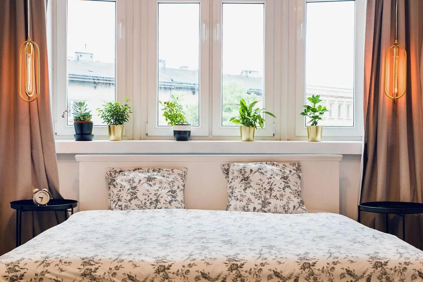 Krakow Apartments - Balcony, Workspace, Tram Stop - By Rentujemy Poland