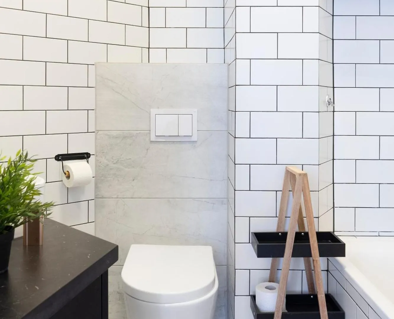 Krakow Apartments - Balcony, Workspace, Tram Stop - By Rentujemy