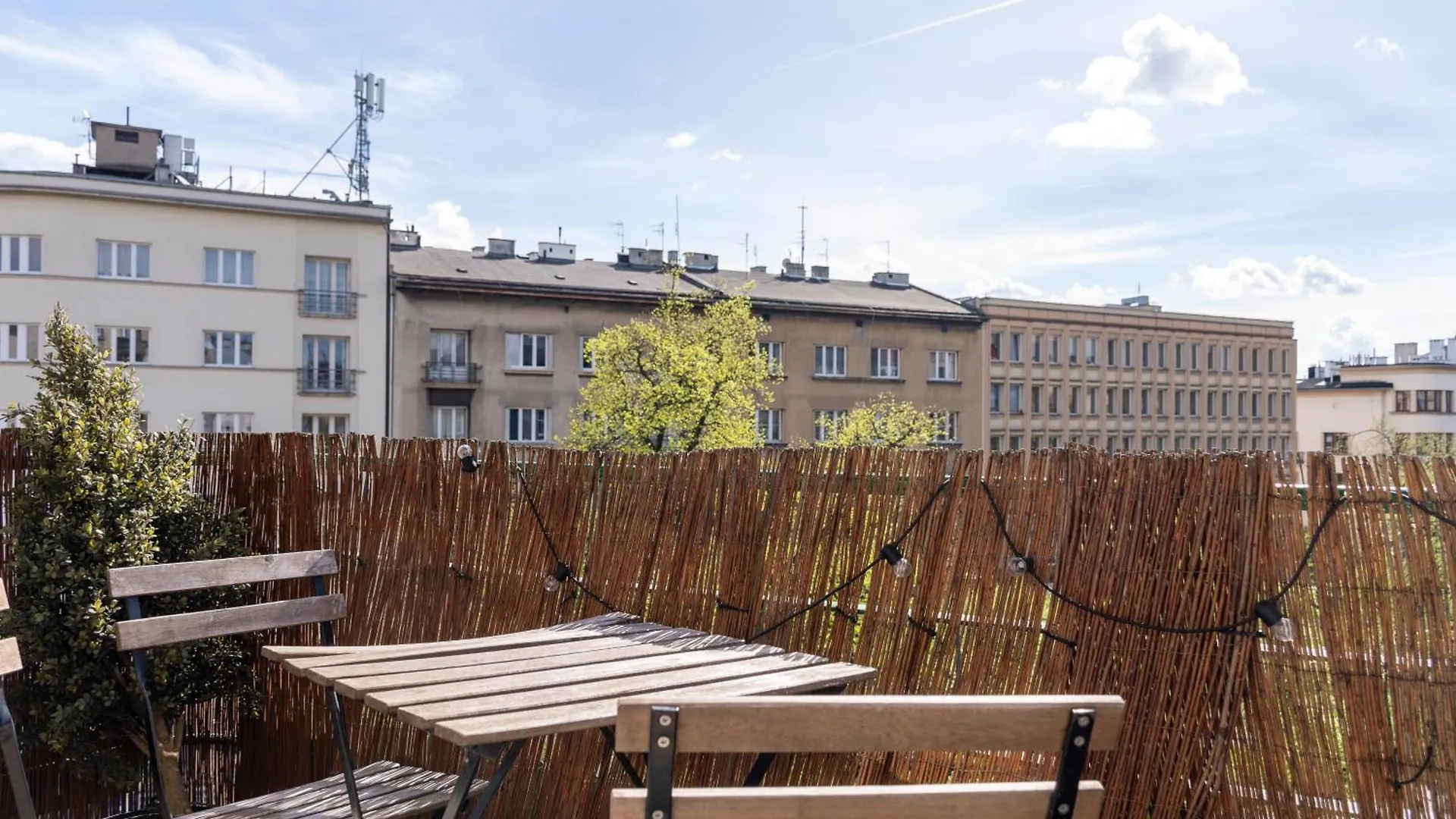 Krakow Apartments - Balcony, Workspace, Tram Stop - By Rentujemy