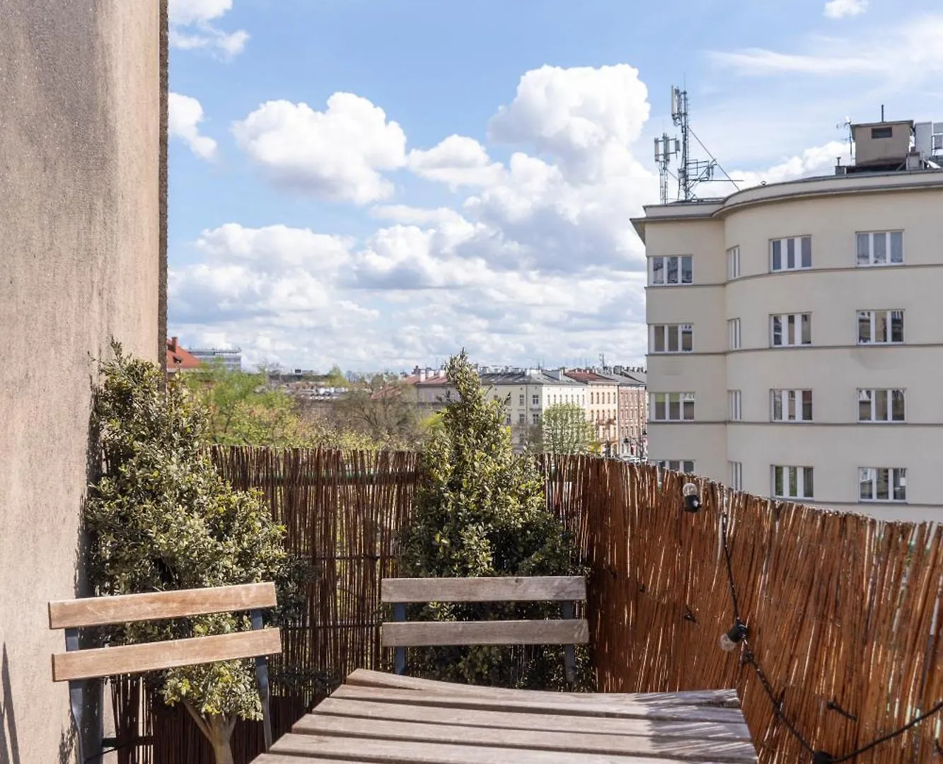 Krakow Apartments - Balcony, Workspace, Tram Stop - By Rentujemy